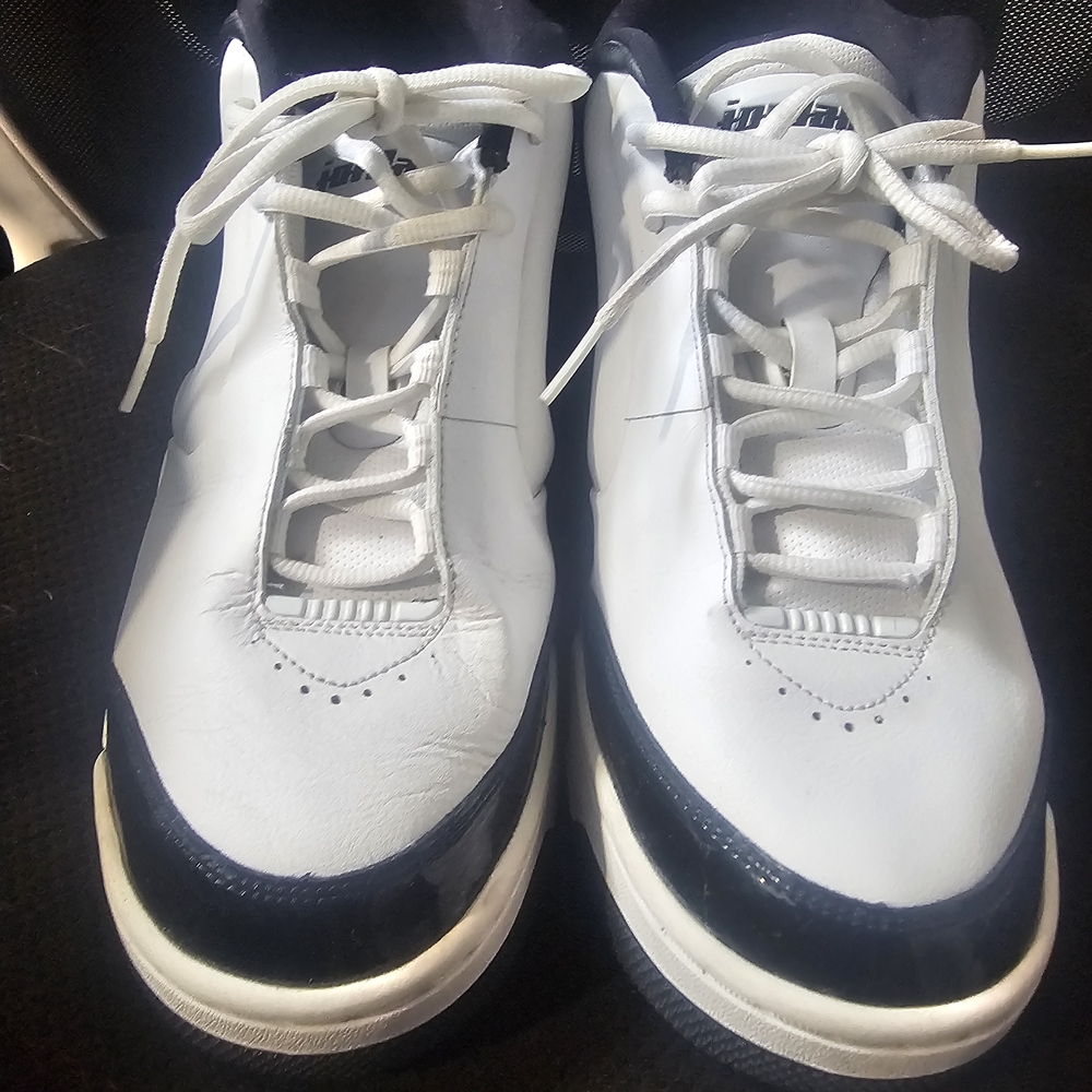 White Jordans Black and white Low-Top Sneakers with Classic Lace-Up Design